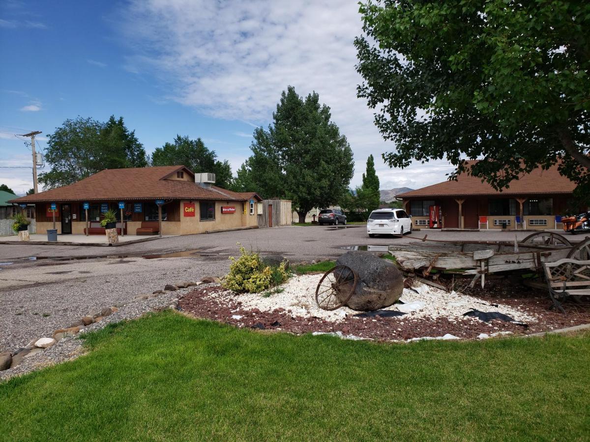 Butch Cassidy'S Hideout Motel Circleville Exterior photo