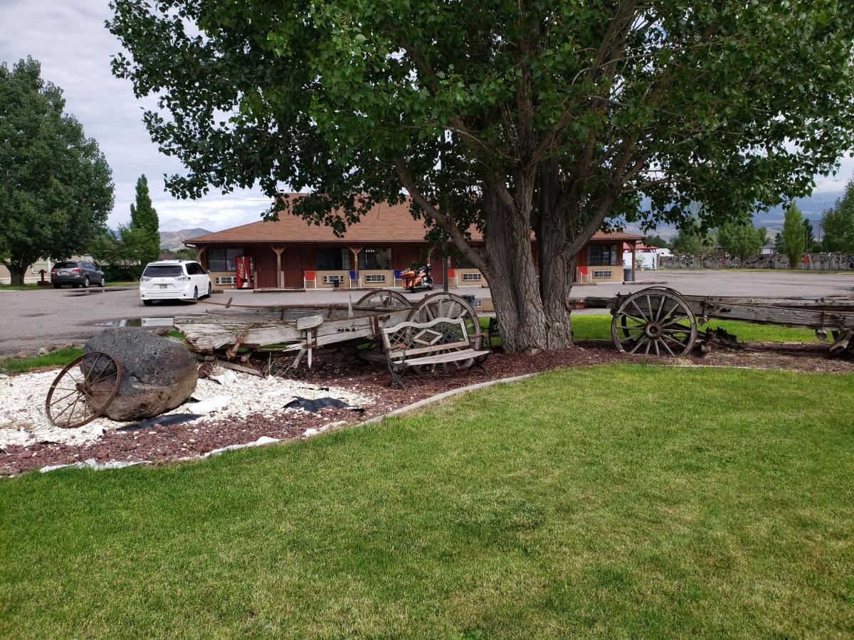 Butch Cassidy'S Hideout Motel Circleville Exterior photo